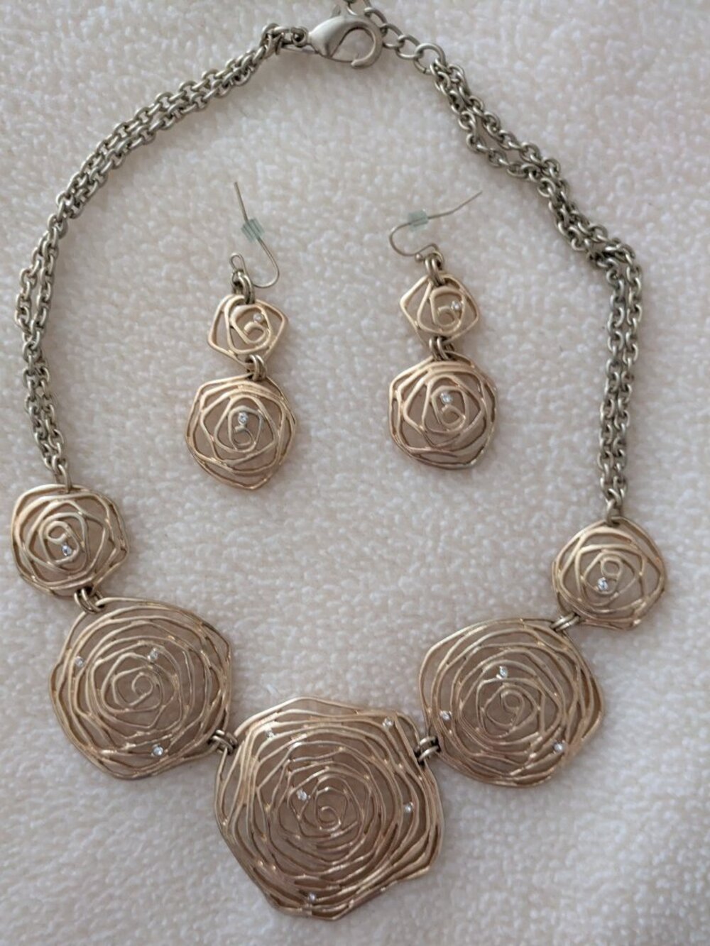 CHICO'S Gold-Tone Jewely Set - Necklace with Matching Earrings